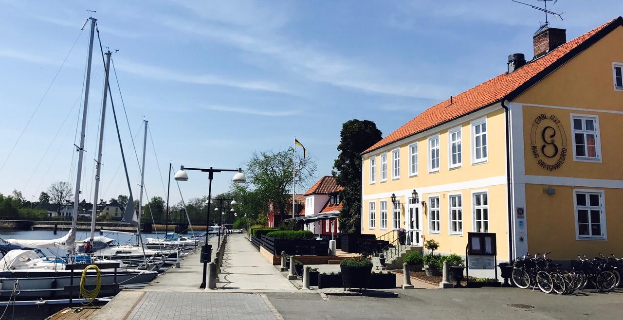 Ahus Gaestgivaregard Exterior foto